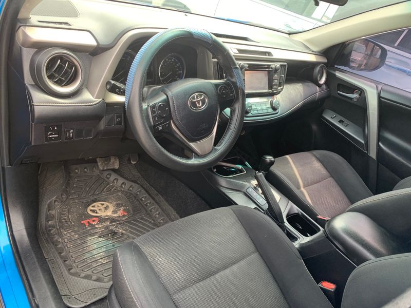 Thumbnail 5 of 2016 Toyota RAV4 XLE